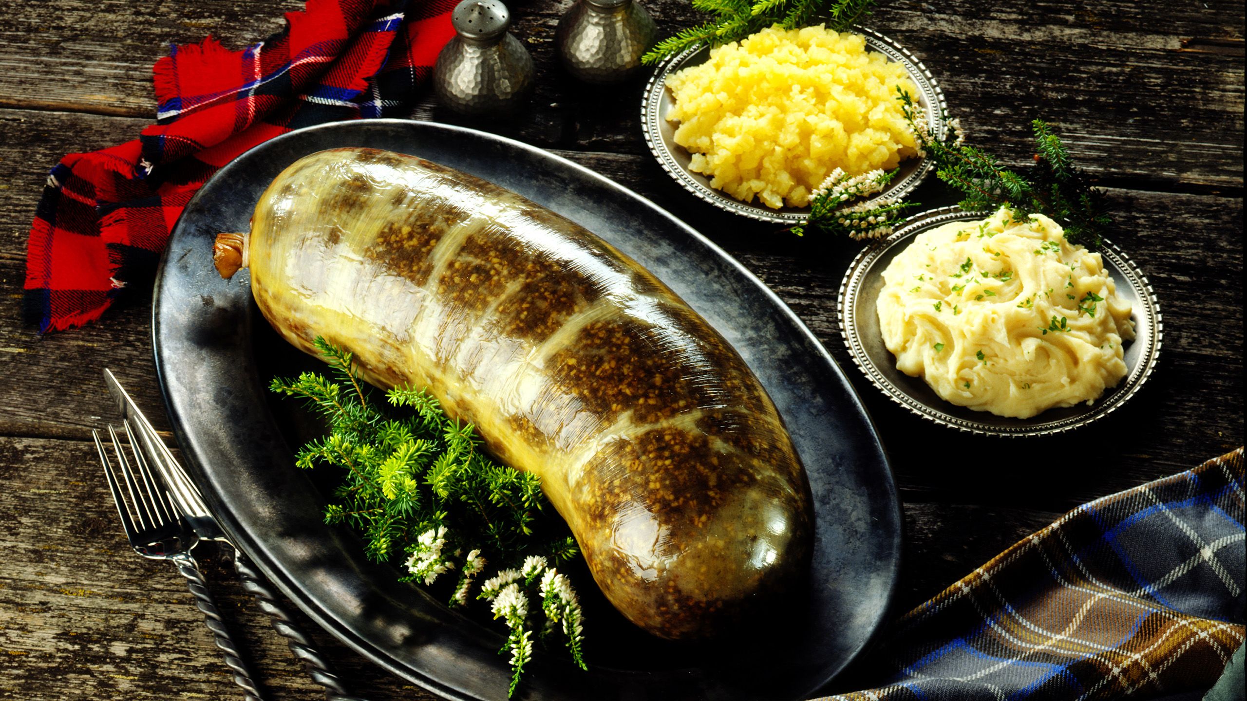 Scottish cuisine-haggis and potatoes